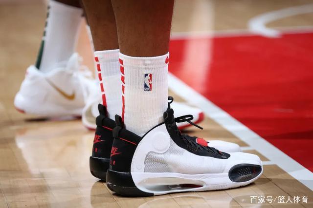 中国男篮传奇球星王治郅入选国际篮联名人堂