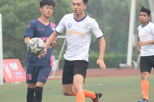 莱万：12年我跟弗格森说想加盟曼联